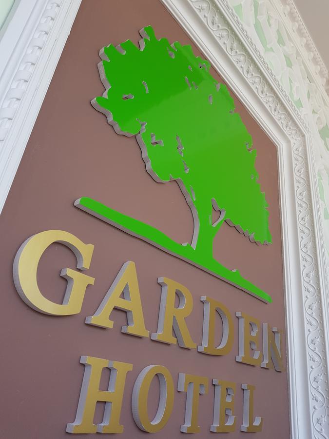 Garden Hotel Koetaisi Buitenkant foto