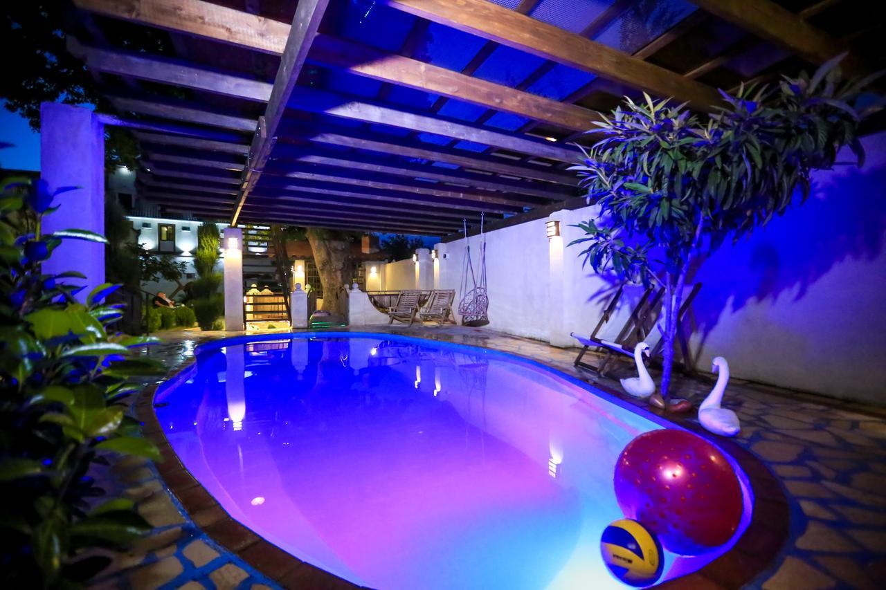 Garden Hotel Koetaisi Buitenkant foto