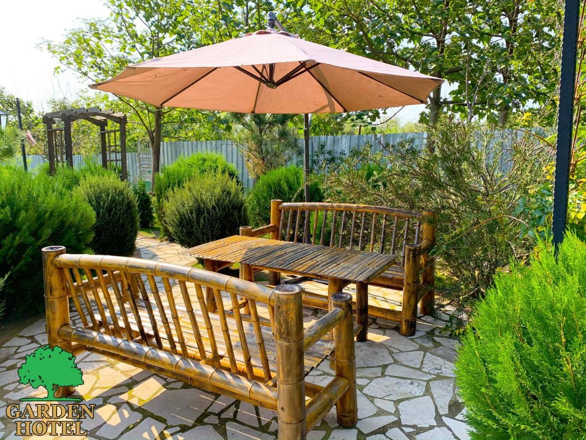 Garden Hotel Koetaisi Buitenkant foto
