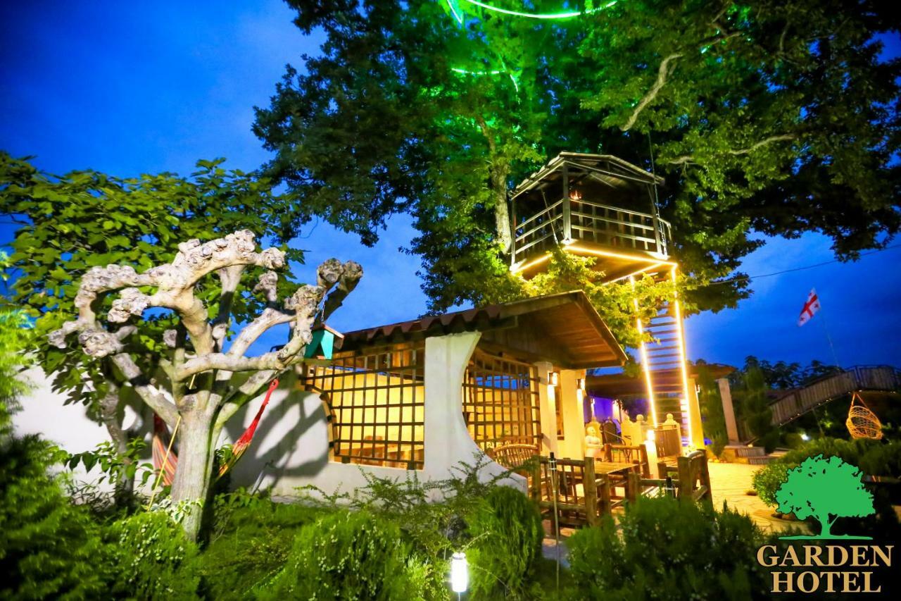 Garden Hotel Koetaisi Buitenkant foto