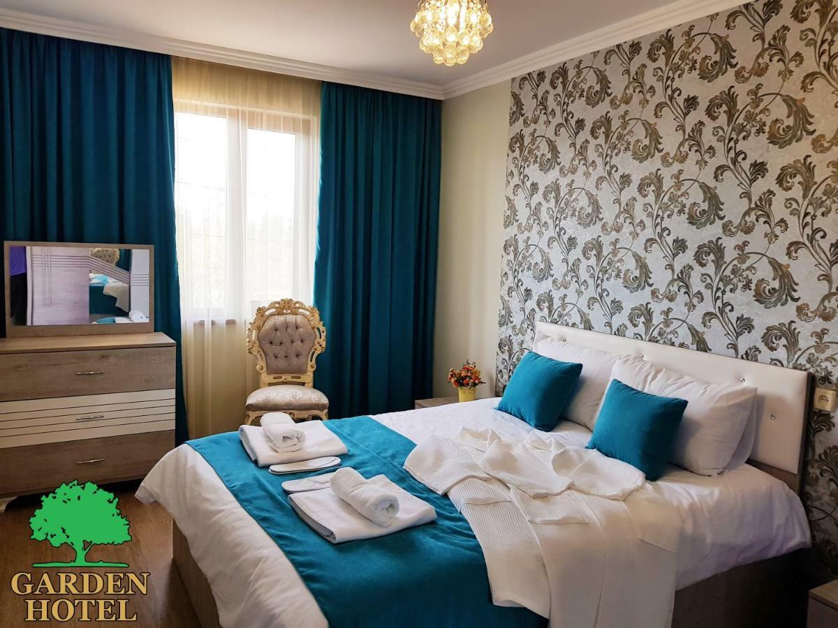 Garden Hotel Koetaisi Buitenkant foto